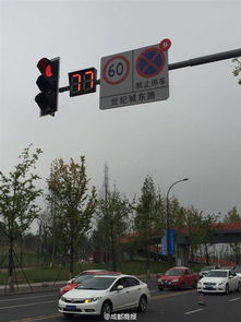 成都路牌現(xiàn)“未讀消息小紅點(diǎn)”創(chuàng)意設(shè)計(jì)，網(wǎng)友點(diǎn)贊卻面臨整改