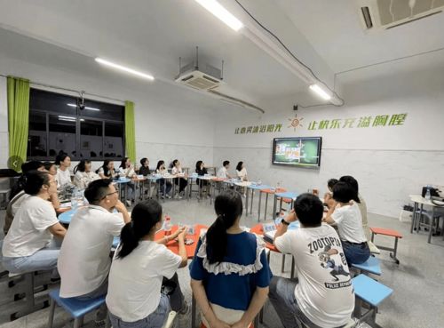 凝新聚力，筑夢(mèng)前行 新教師培訓(xùn)結(jié)業(yè)儀式圓滿落幕